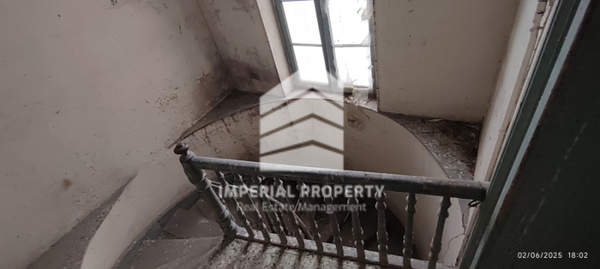 תמונת פסירי, אתונה למכירה