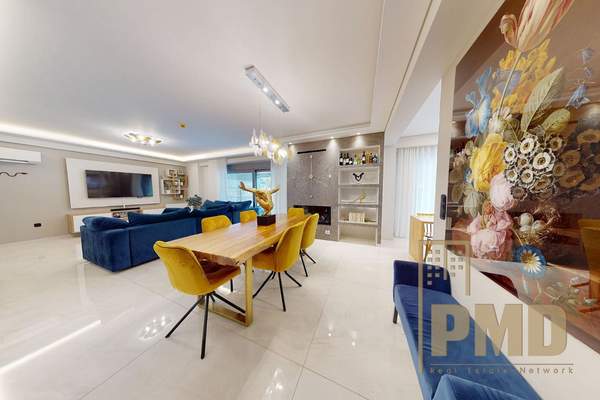 תמונת גליפדה, אתונה למכירה (1)