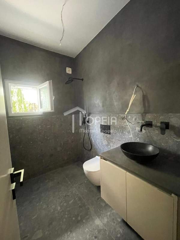 תמונת גליפדה, אתונה למכירה