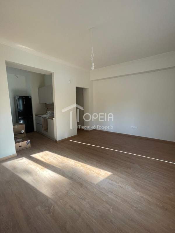 תמונת גליפדה, אתונה למכירה