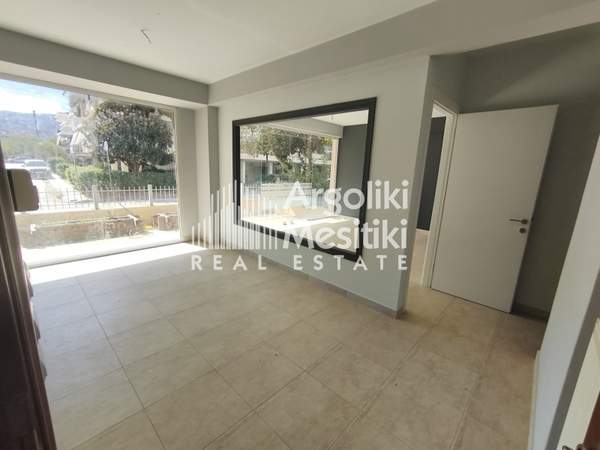 תמונת נאפפליו, פלופונס למכירה