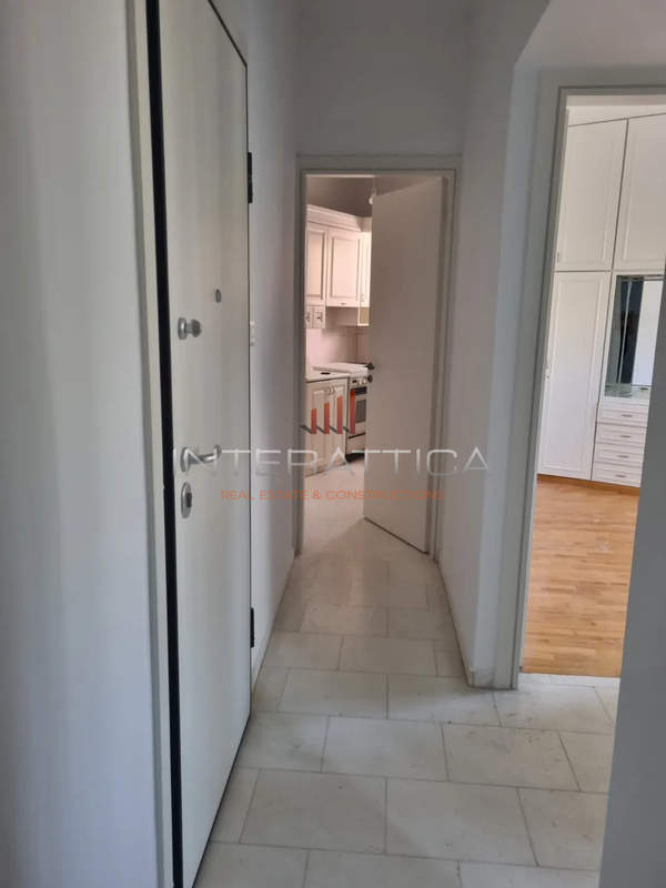 תמונת פסיכיקו, אתונה למכירה (1)