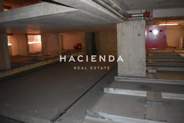 תמונת ויקטוריה, אתונה למכירה (1)