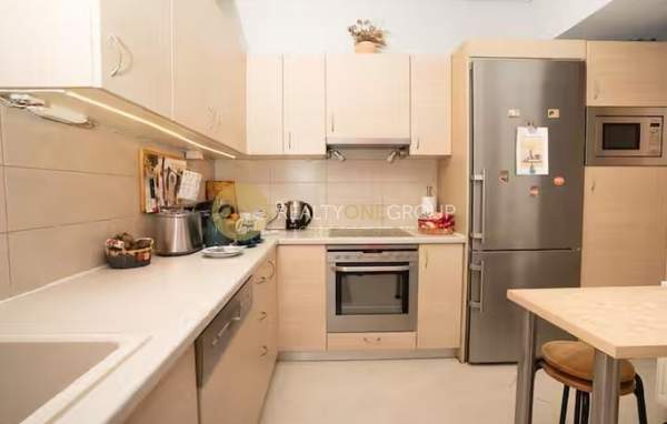 תמונת קורופי, אתונה למכירה (1)