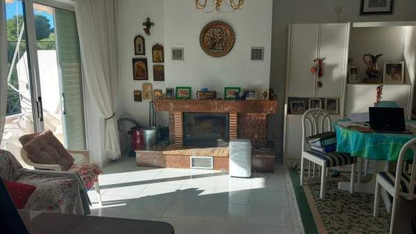 תמונת סרוניקוס, אתונה למכירה (1)