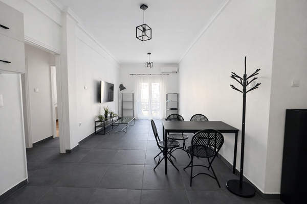 תמונת אקסרחיה, אתונה למכירה