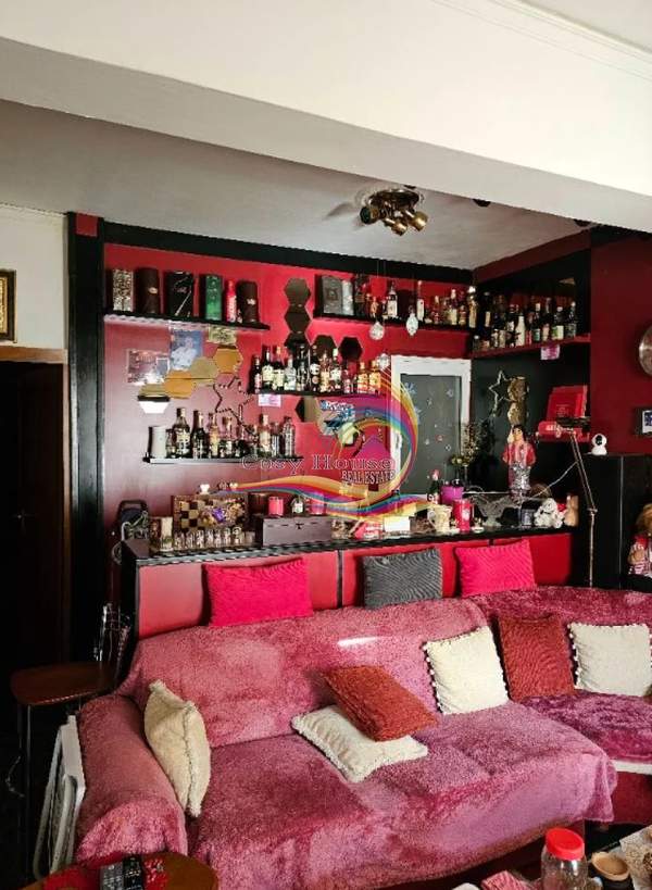 תמונת גליפדה, אתונה למכירה (1)