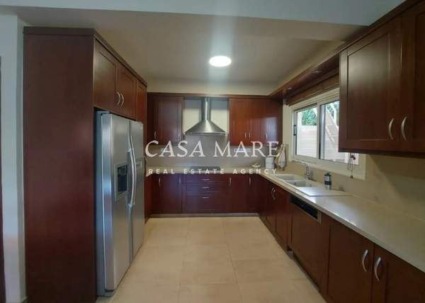 תמונת אנגומי, ניקוסיה למכירה