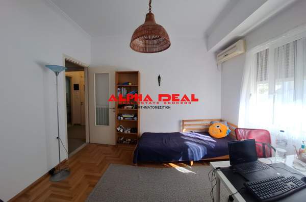 תמונת מרכז, פיראוס למכירה (1)