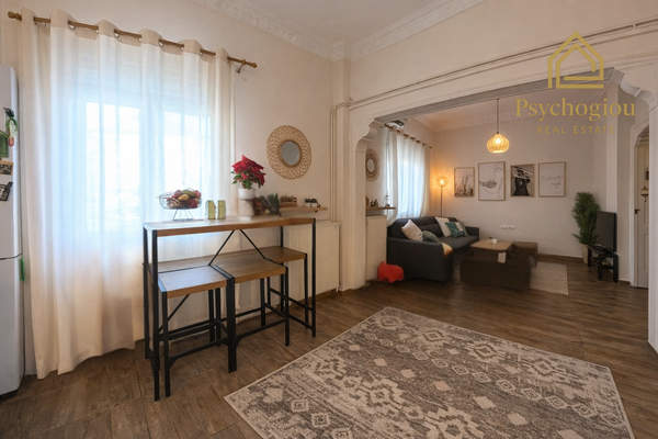 תמונת קאטו פטרלונה, אתונה למכירה (1)