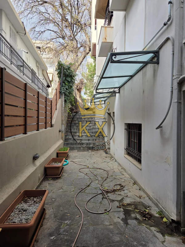 תמונת מרוסי, אתונה למכירה