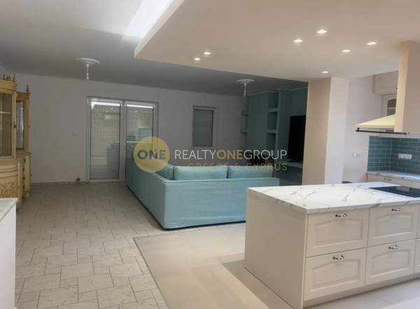 תמונת קיפיסיה, אתונה למכירה (1)