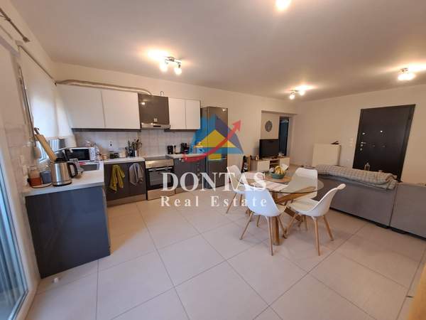 תמונת ואריליסיה, אתונה למכירה (1)