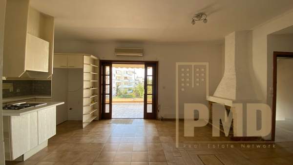 תמונת גליפדה, אתונה למכירה (1)