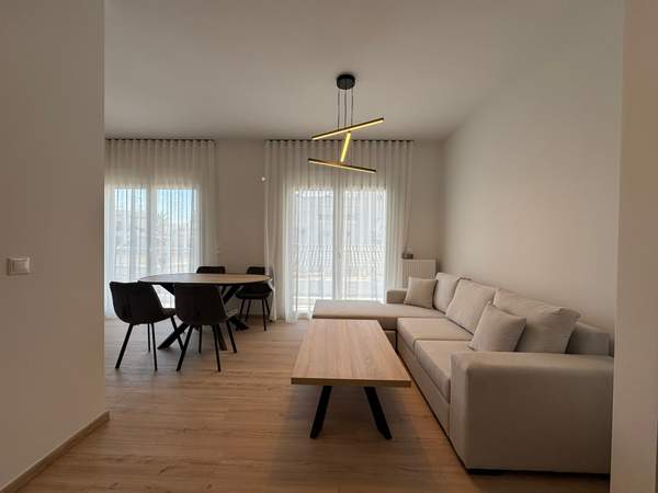 תמונת אגיה פארסקבי, אתונה למכירה (1)