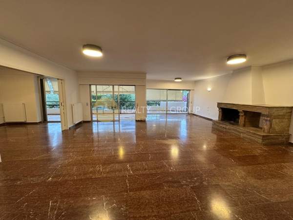 תמונת גליפדה, אתונה למכירה (1)