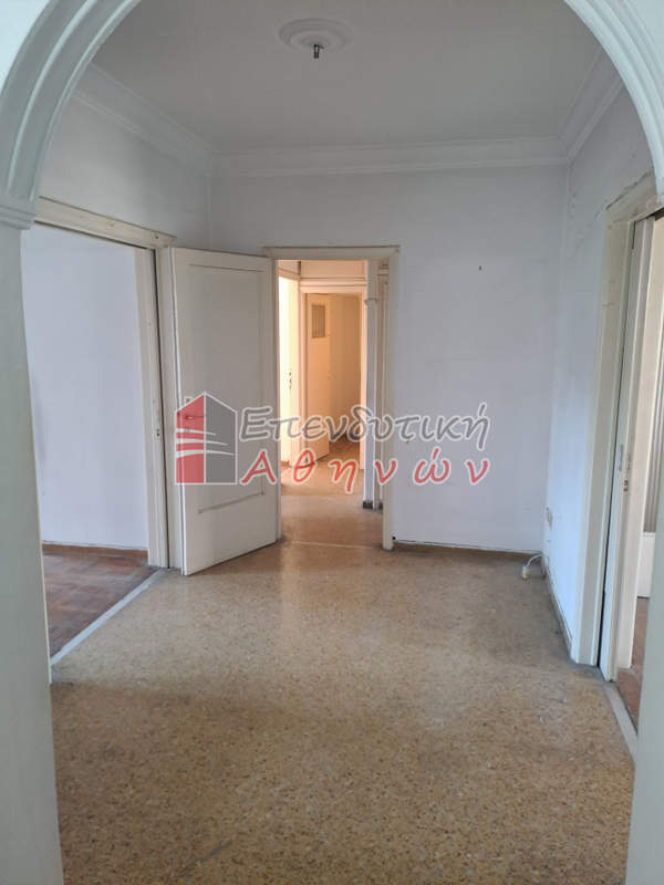 תמונת אקסרחיה, אתונה למכירה