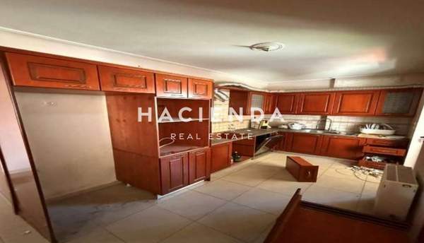 תמונת וירונס, אתונה למכירה (1)