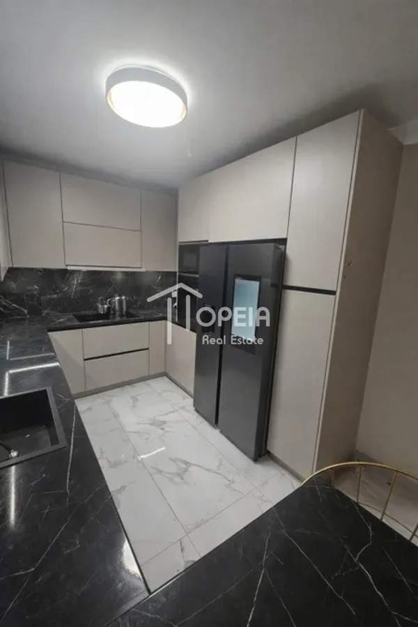 תמונת גליפדה, אתונה למכירה (1)