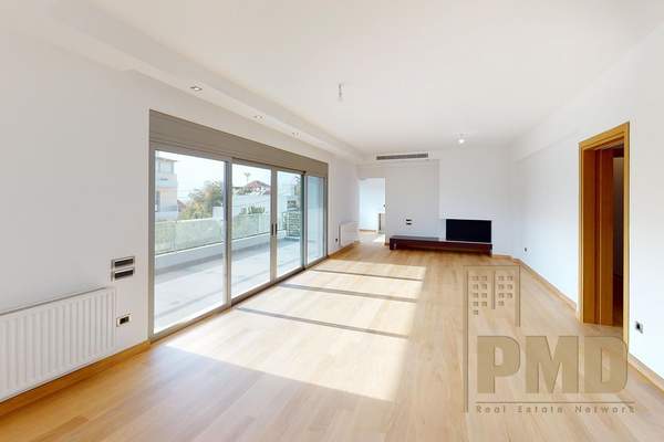 תמונת גליפדה, אתונה למכירה (1)