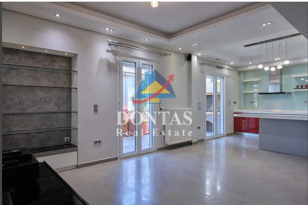 תמונת אקסרחיה, אתונה למכירה (1)