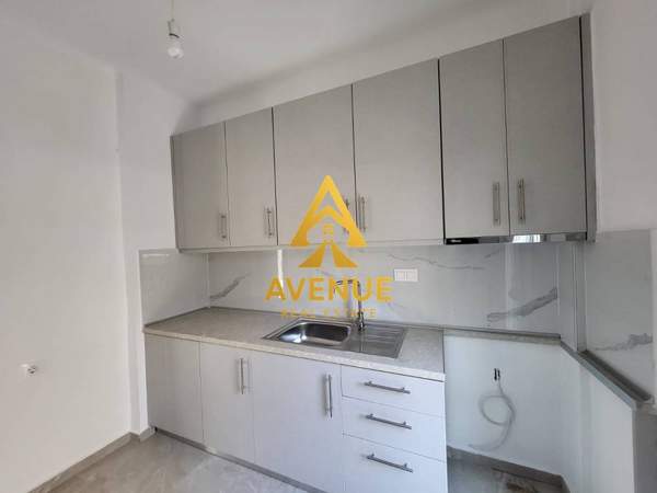 תמונת פלירו, סלוניקי למכירה