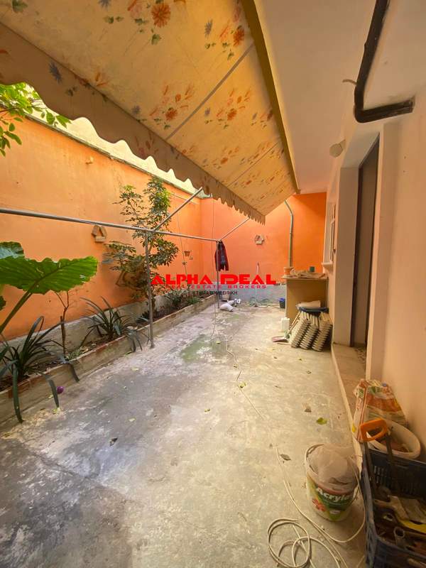 תמונת פראמה, אתונה למכירה