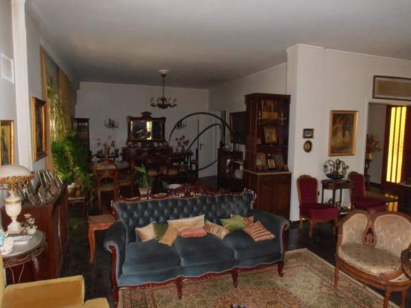 תמונת קיפיסיה, אתונה למכירה (1)