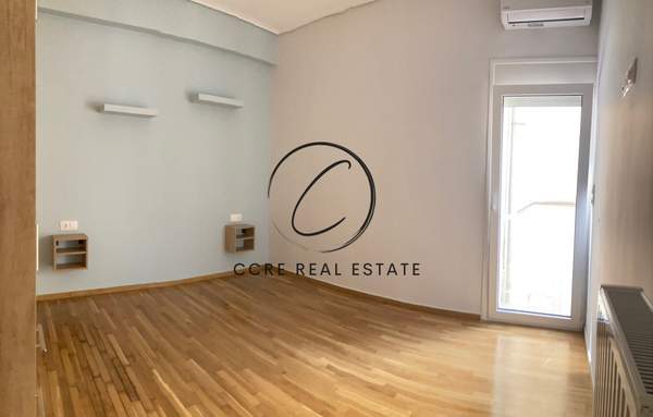 תמונת נאוס קוסמוס, אתונה למכירה (1)