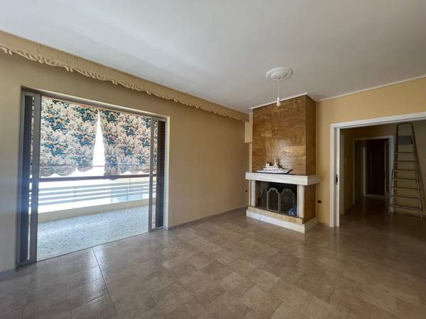 תמונת הרקליו, אתונה למכירה (1)