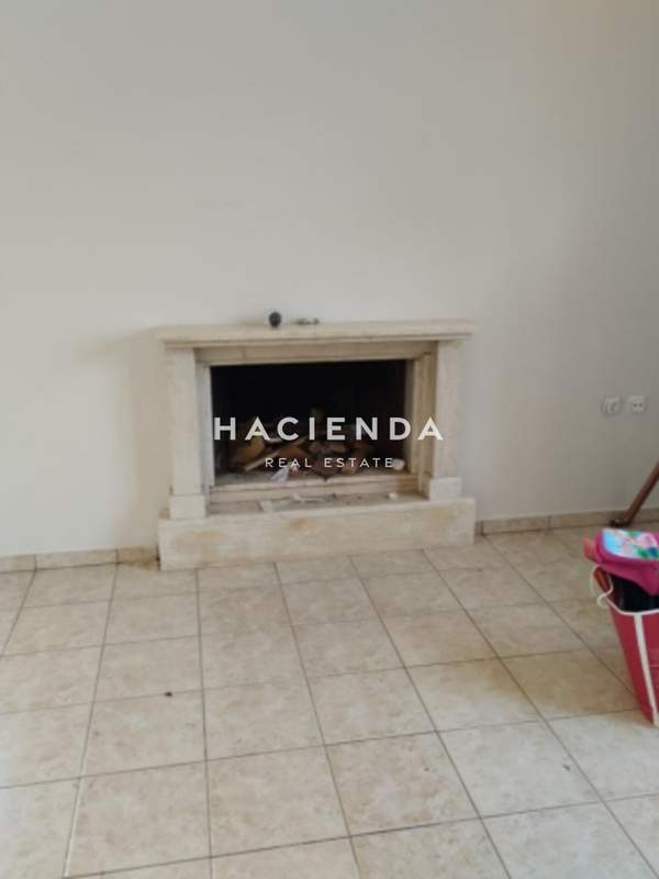 תמונת אורופוס, אתונה למכירה