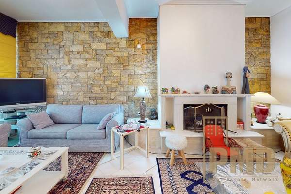 תמונת גליפדה, אתונה למכירה (1)