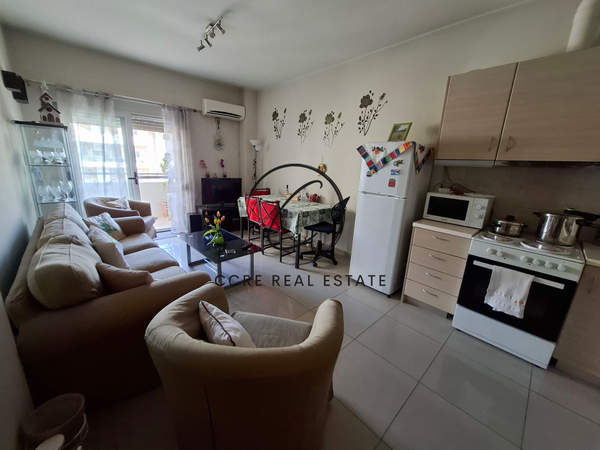 תמונת מרכז, פיראוס למכירה (1)