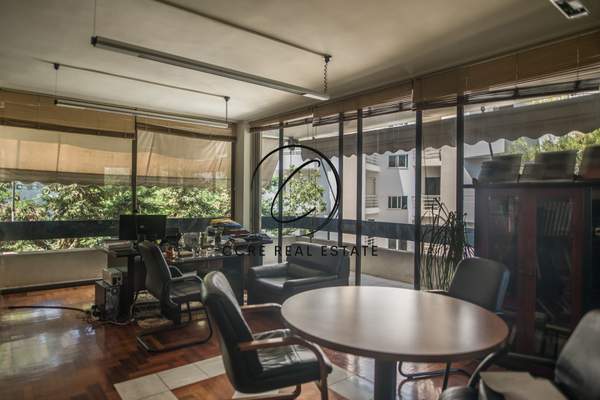 תמונת מרוסי, אתונה למכירה (1)