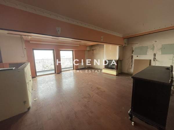 תמונת פטיסיה, אתונה למכירה