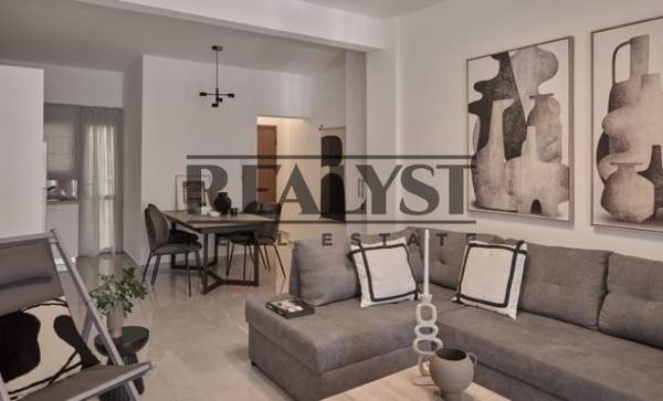 תמונת ויקטוריה, אתונה למכירה (1)