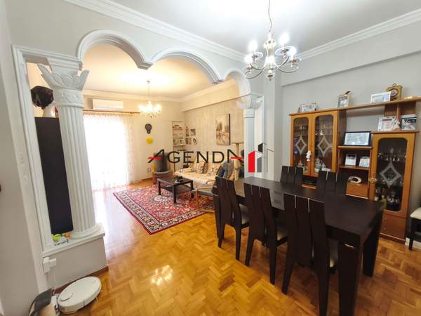 תמונת אטיקי, אתונה למכירה