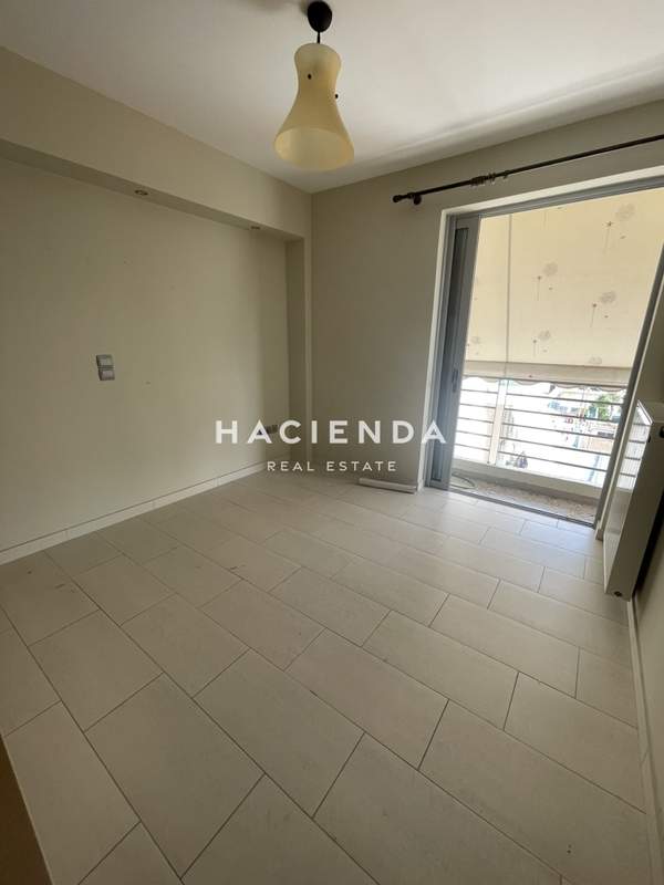 תמונת דרפטסונה, אתונה למכירה