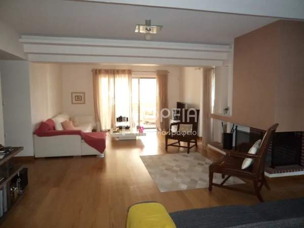 תמונת גליפדה, אתונה למכירה (1)