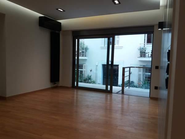 תמונת קולונאקי, אתונה למכירה (1)