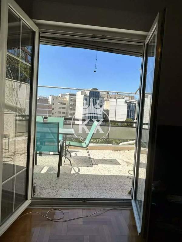 תמונת מקראג'יני, אתונה למכירה (1)