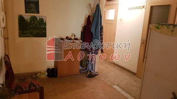 תמונת קיפסלי, אתונה למכירה (1)