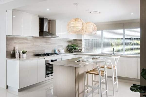 תמונת גליפדה, אתונה למכירה (1)