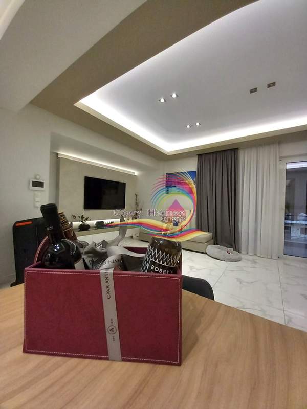 תמונת הליניקו, אתונה למכירה