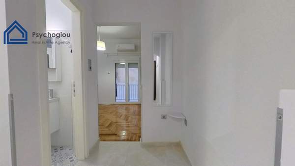 תמונת ויקטוריה, אתונה למכירה (1)