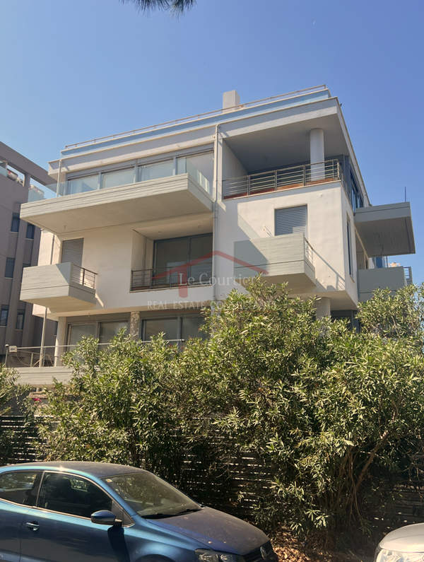 תמונת גליפדה, אתונה למכירה (1)