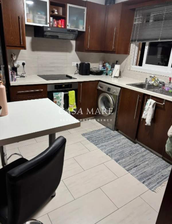 תמונת סטרולובוס, ניקוסיה למכירה (1)