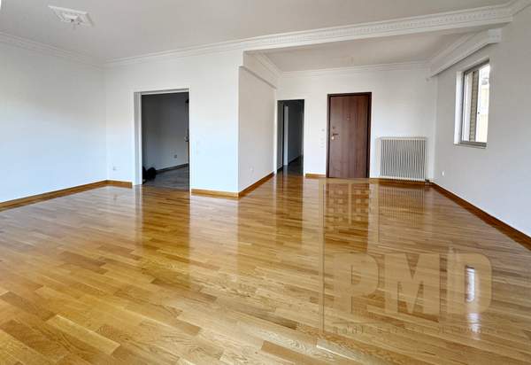 תמונת גליפדה, אתונה למכירה (1)