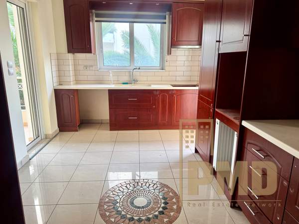 תמונת גליפדה, אתונה למכירה (1)