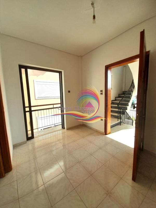 תמונת גליפדה, אתונה למכירה